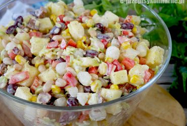 Sałatka Meksykańska z Kabanosem i Ananasem