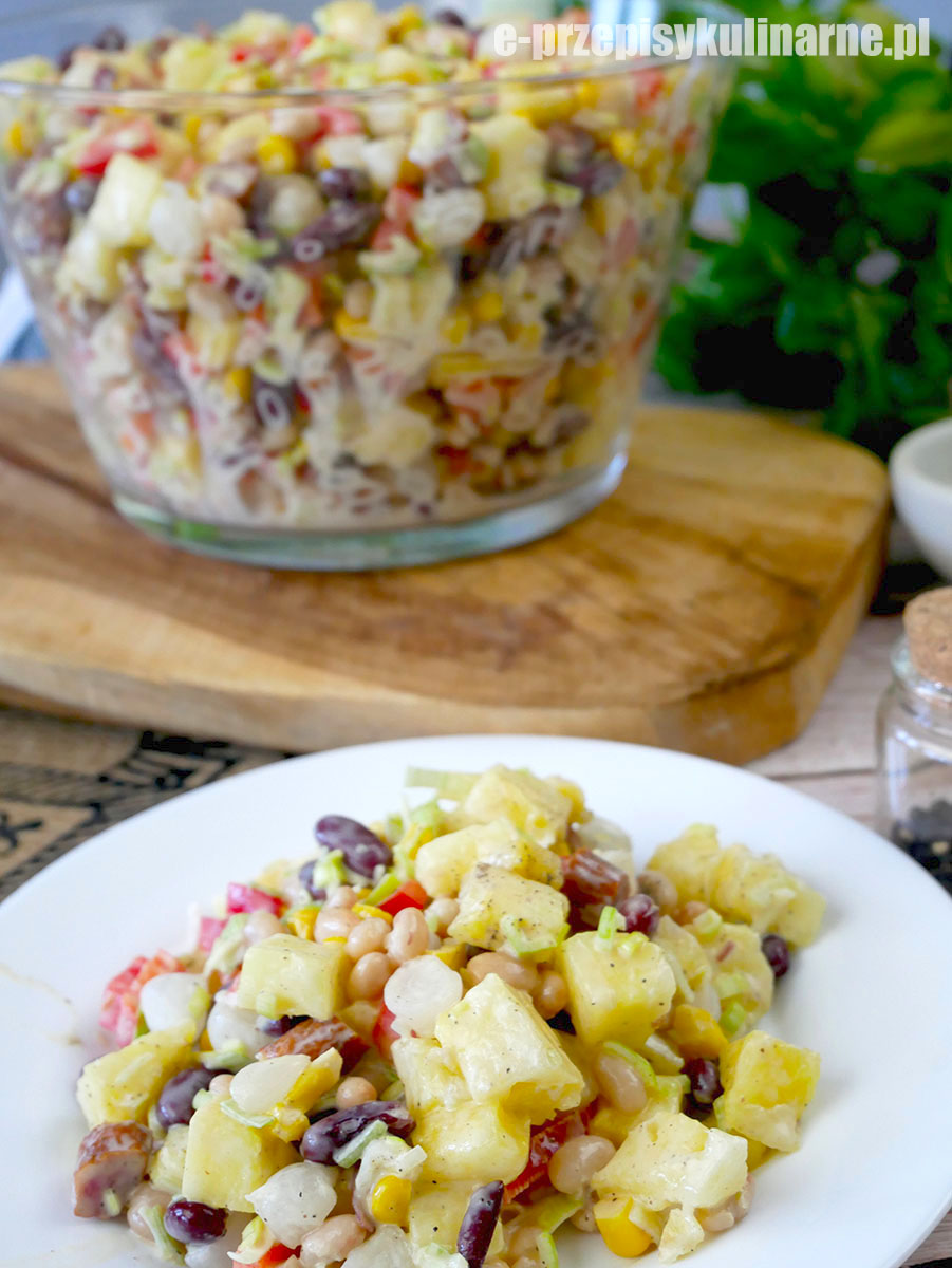 Sałatka Meksykańska z Kabanosem i Ananasem