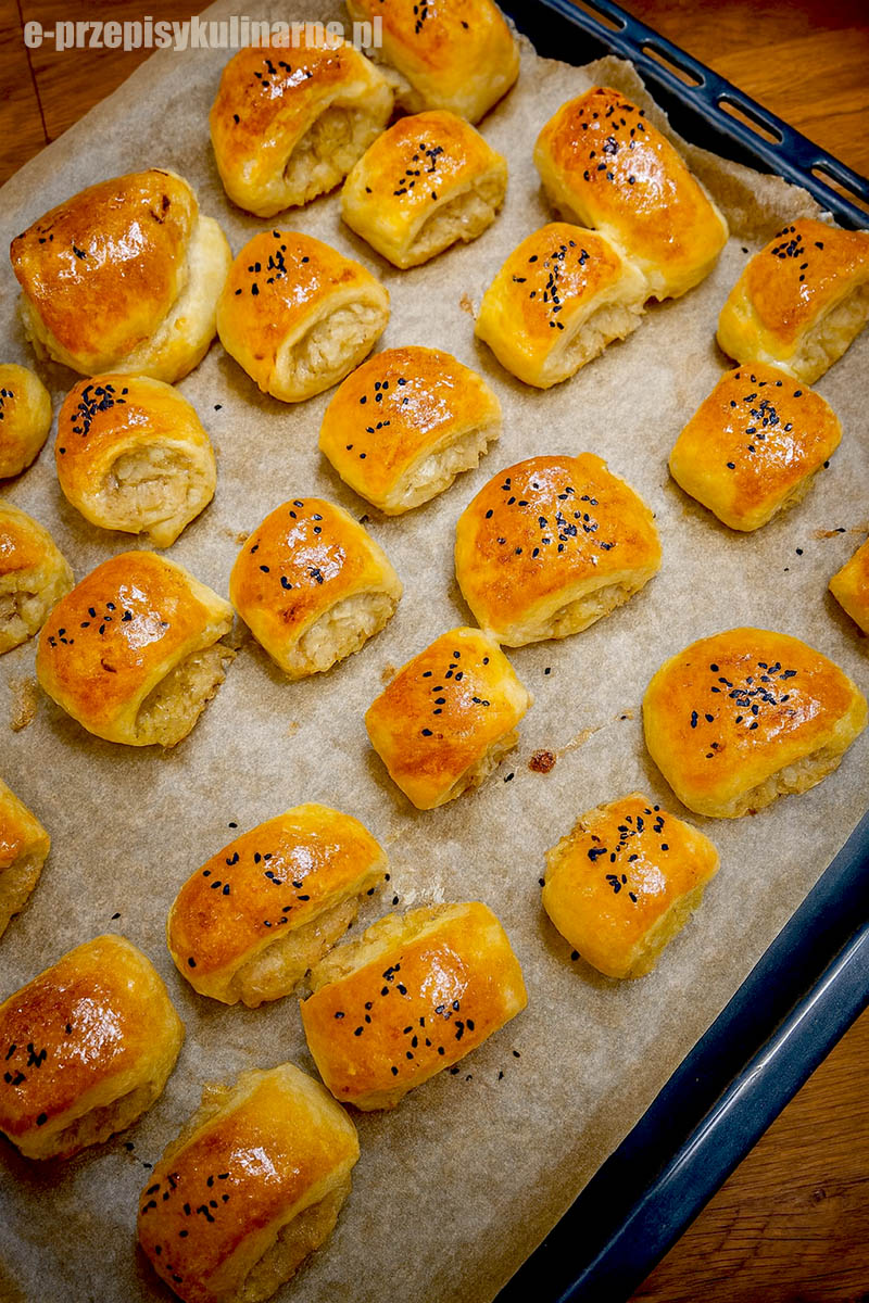 Kapuśniaczki drożdżowe z kapustą – idealne do barszczu