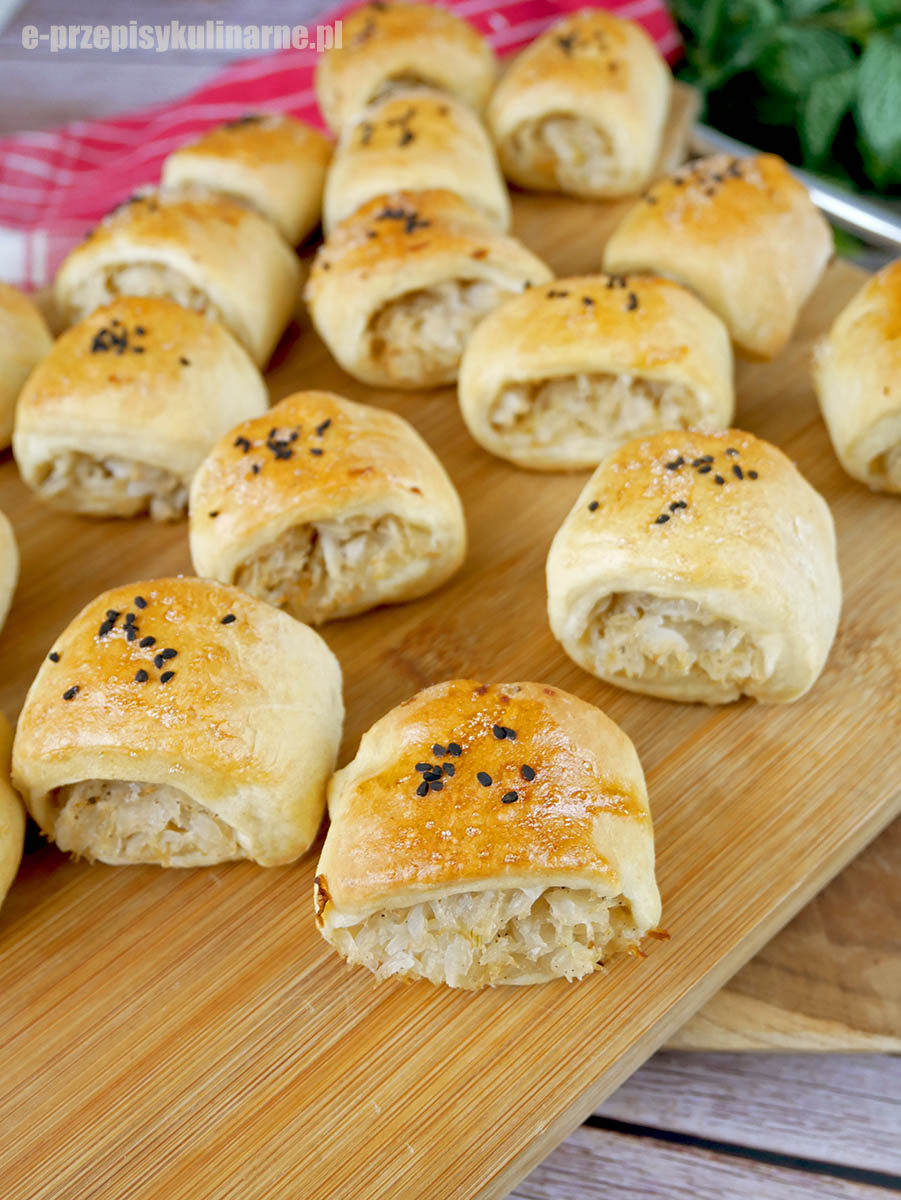 Kapuśniaczki drożdżowe z kapustą – idealne do barszczu