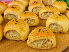 Kapuśniaczki drożdżowe z kapustą – idealne do barszczu