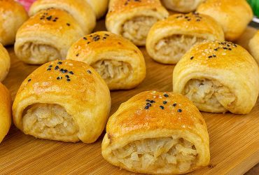 Kapuśniaczki drożdżowe z kapustą – idealne do barszczu