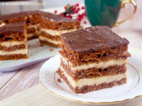 Piernik przekładany kremem – wilgotny, aromatyczny i bardzo smaczny