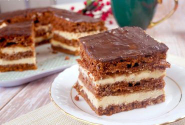 Piernik przekładany kremem – wilgotny, aromatyczny i bardzo smaczny