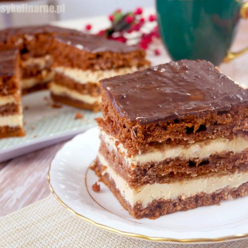 Piernik przekładany kremem – wilgotny, aromatyczny i bardzo smaczny