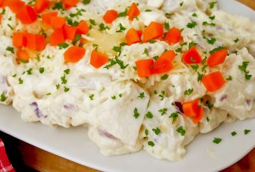 Śledzie z serem żółtym w musztardowym sosie – posmakują każdemu