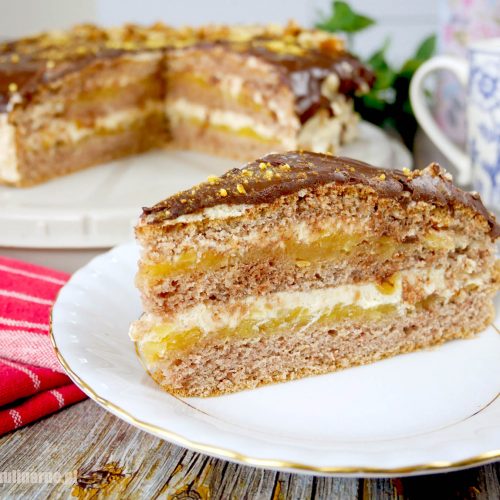 Zimowy torcik z jabłkami i kremem orzechowym