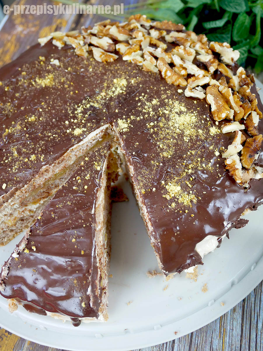 Zimowy torcik z jabłkami i kremem orzechowym