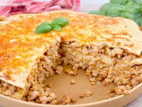 Torcik z tortilli z mięsem mielonym