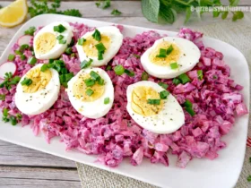 Jajka w buraczkach – prosty przepis na smaczną przekąskę