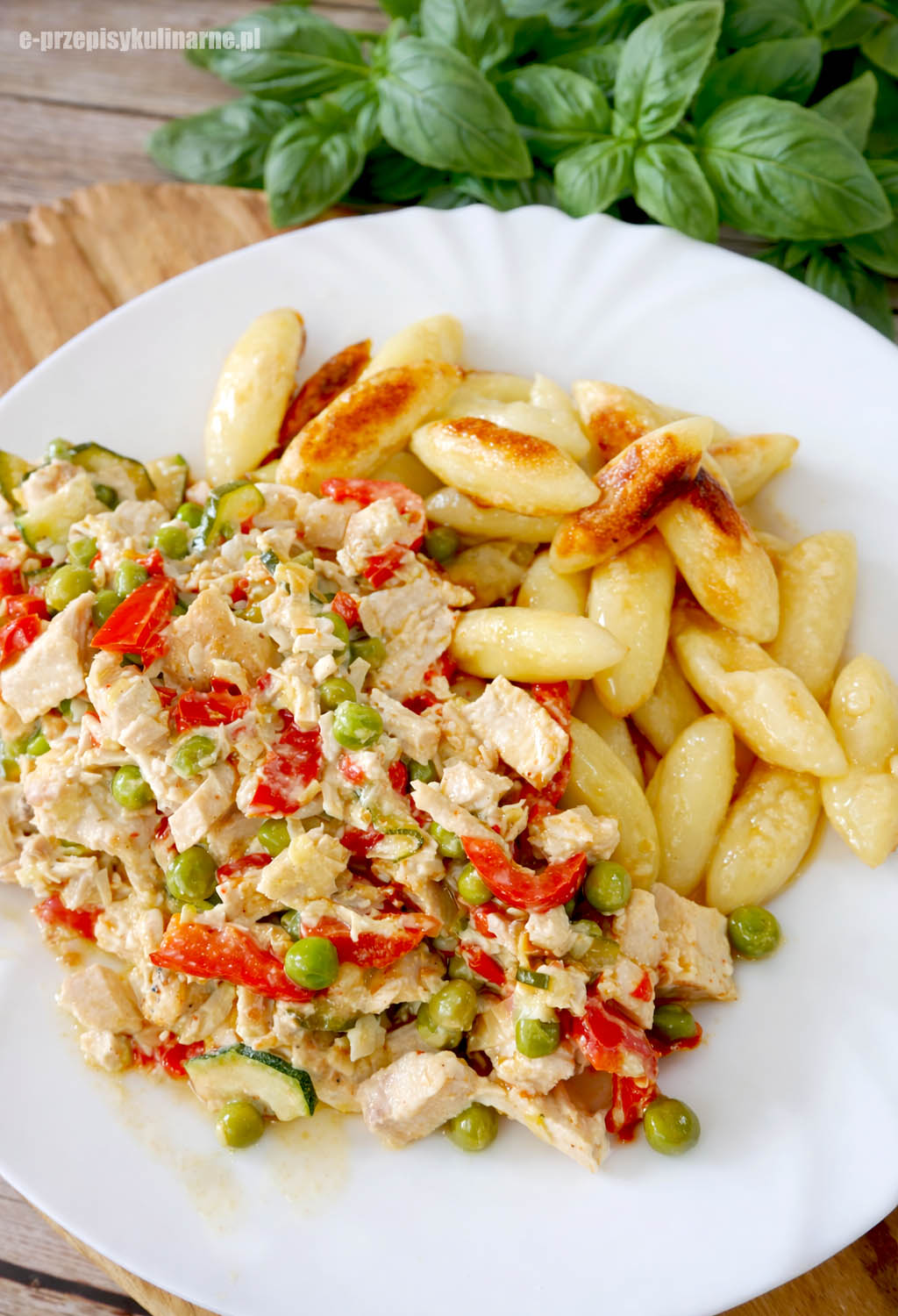 Potrawka z kurczaka z warzywami w śmietankowym sosie