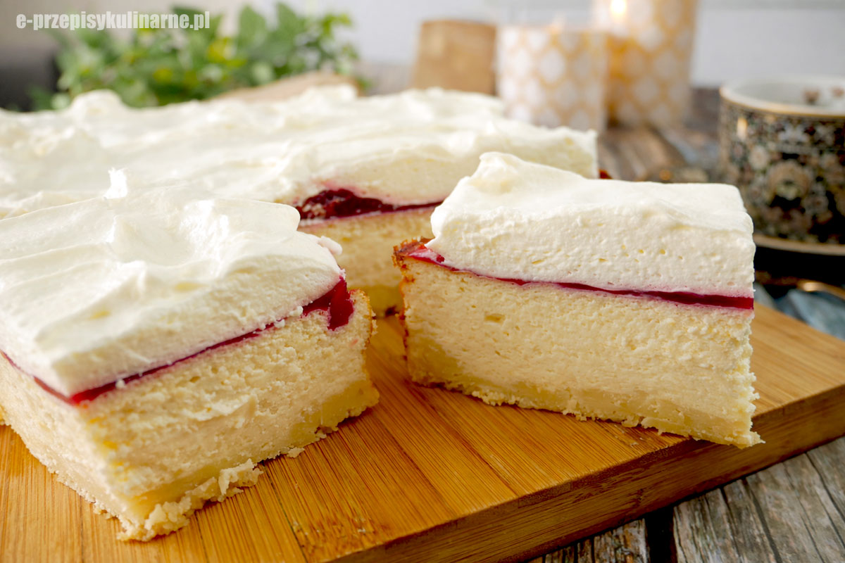 Sernik śmietankowy – kremowy, delikatny i bardzo prosty