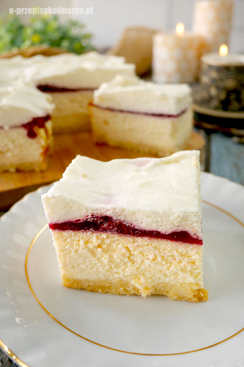 Sernik śmietankowy – kremowy, delikatny i bardzo prosty