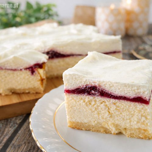 Sernik śmietankowy – kremowy, delikatny i bardzo prosty