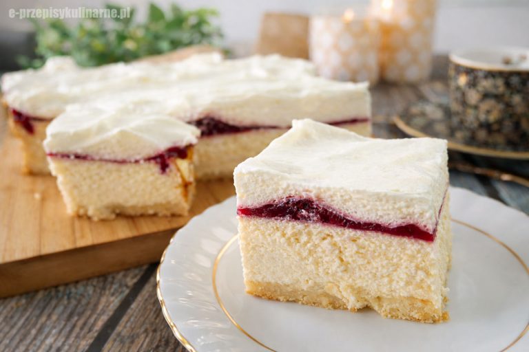 Sernik śmietankowy – kremowy, delikatny i bardzo prosty