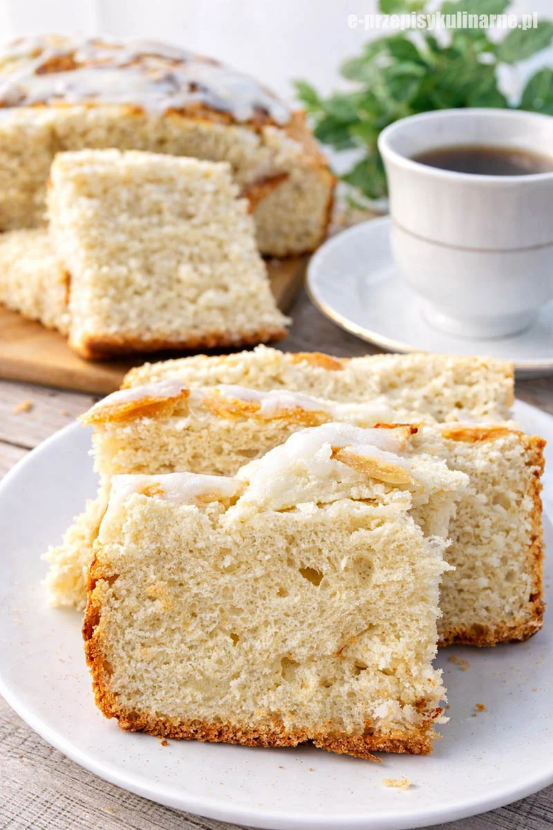 Drożdżówka z serem i jabłkami – miękka, puszysta i idealna do kawy