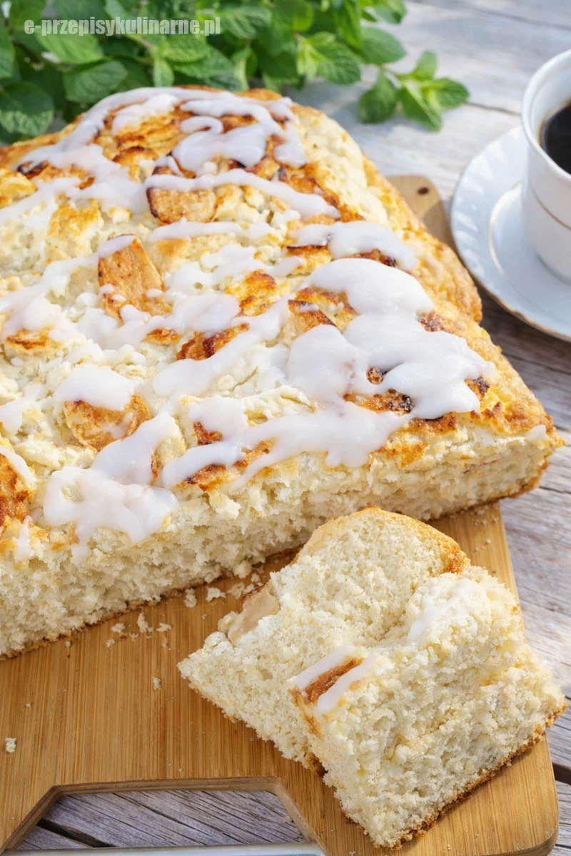 Drożdżówka z serem i jabłkami – miękka, puszysta i idealna do kawy