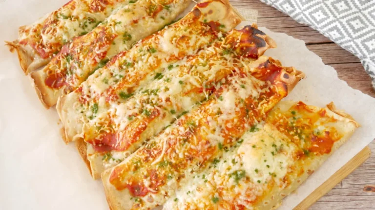 Naleśniki z piekarnika, które wszystkim smakują – ten farsz robi całą robotę