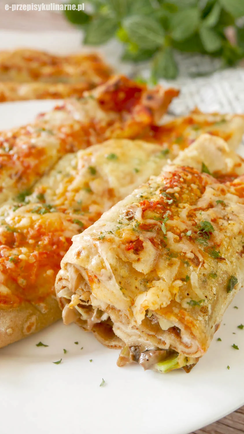 Naleśniki z piekarnika, które wszystkim smakują – ten farsz robi całą robotę