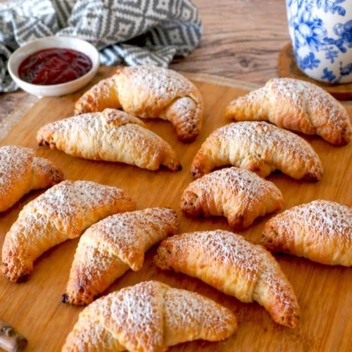 Rogaliki z air fryera – delikatne i kruche, idealne do kawy