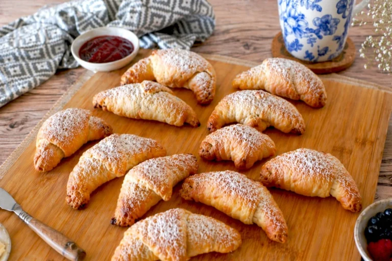 Rogaliki z air fryera – delikatne i kruche, idealne do kawy