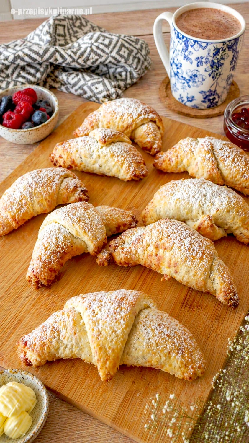 Rogaliki z air fryera – delikatne i kruche, idealne do kawy