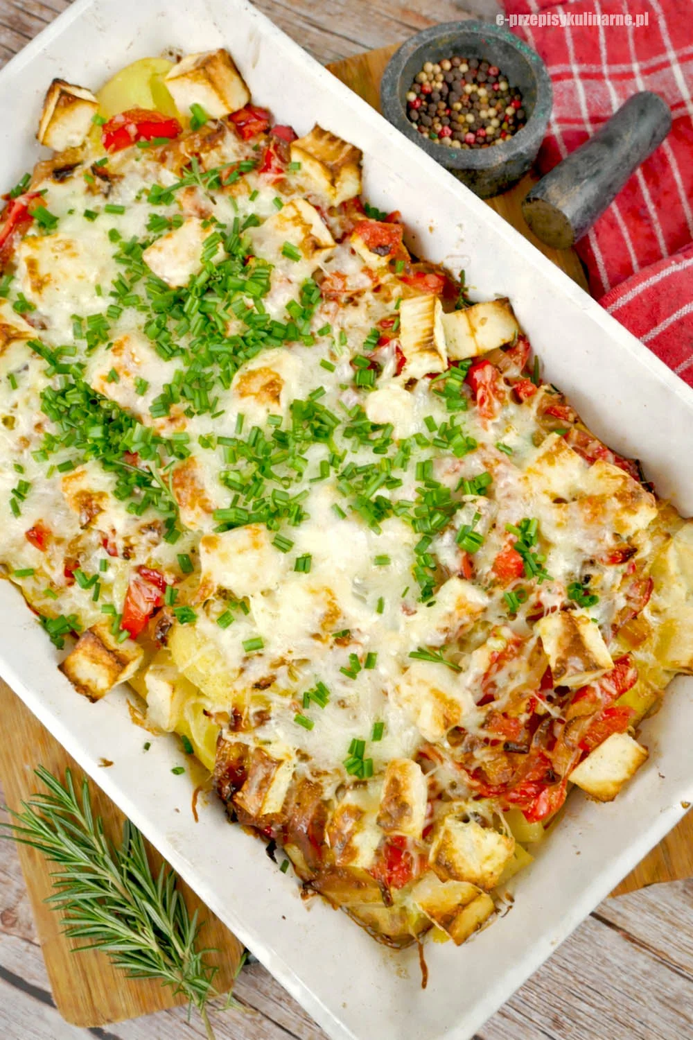 Zostały ziemniaki z obiadu? Zrób z nich tę prostą zapiekankę