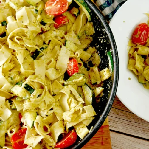 Szybki makaron z cukinią i pesto – obiad w 20 minut