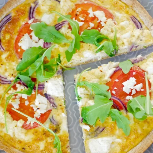 Tarta z tortilli z jajkiem i ricottą – śniadanie w 15 minut