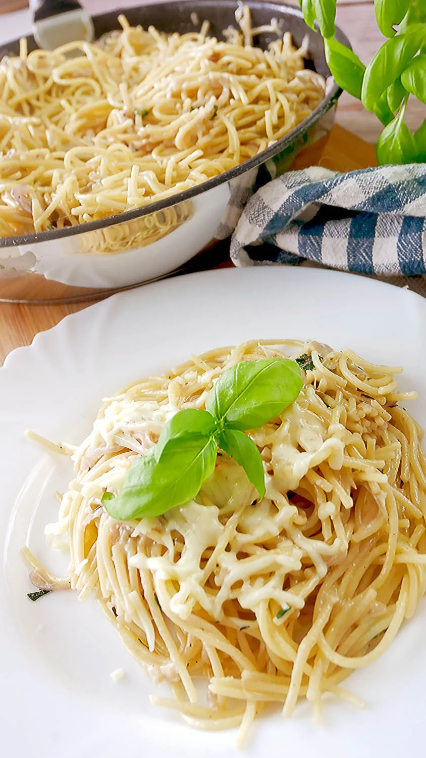 Spaghetti w sosie cebulowym – prosty przepis na szybki obiad